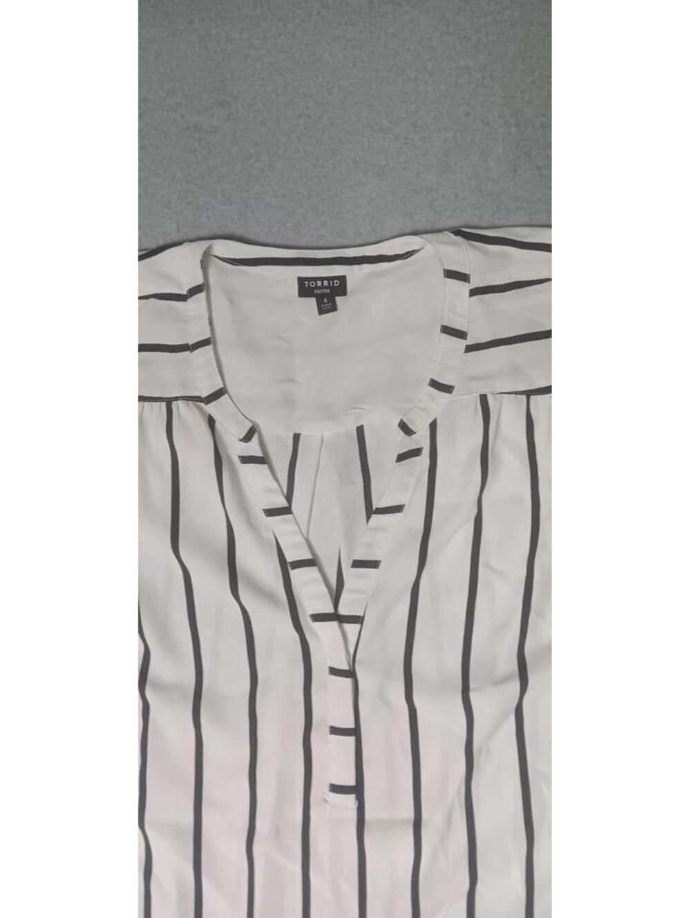 Torrid Harper Flutter Sleeve Blouse Womens Size 4 Black And White Stripes... - Picture 7 of 12